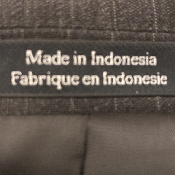 Moore’s suit - Picture 8 of 12